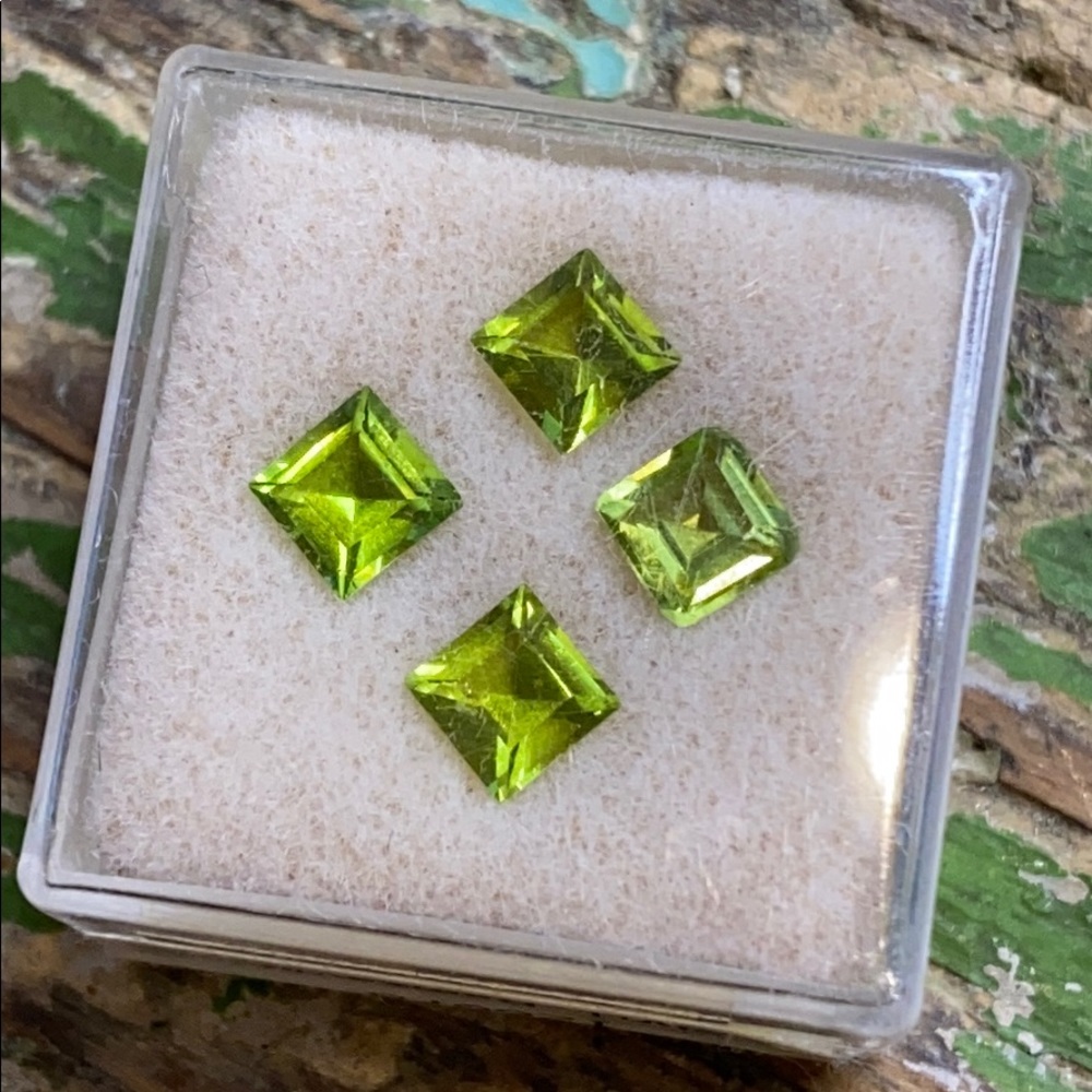 Square Cut Loose Peridot Stones 1.59ct